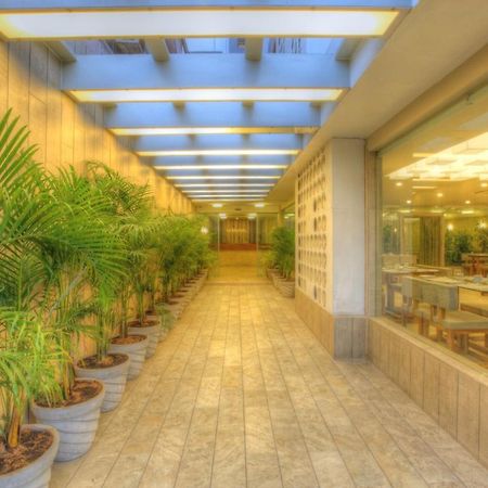 Scenaria Hotel Ahmedabad Bagian luar foto