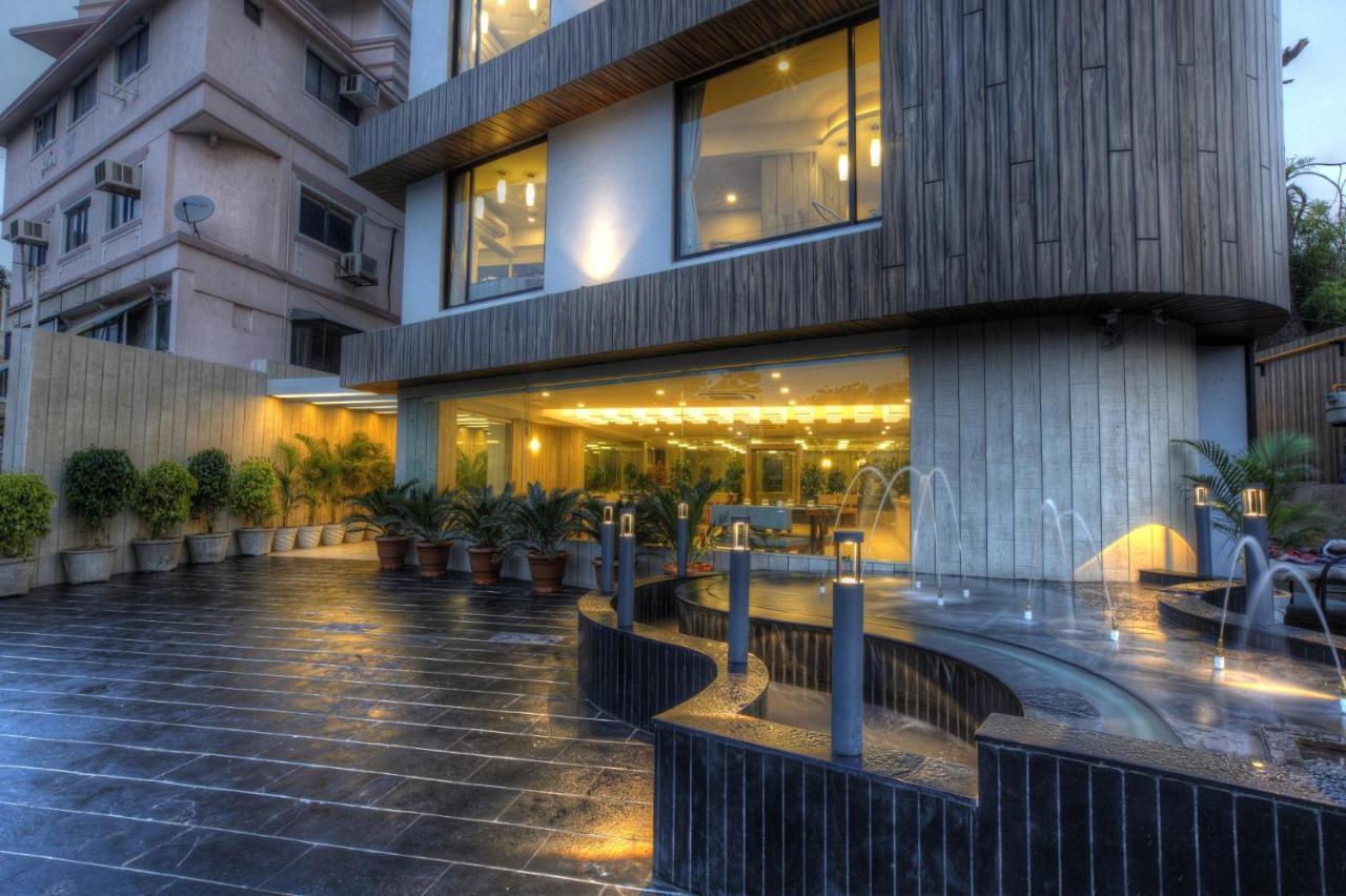 Scenaria Hotel Ahmedabad Bagian luar foto