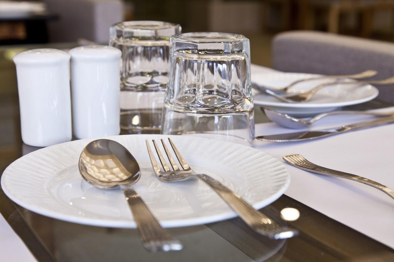 Scenaria Hotel Ahmedabad Bagian luar foto