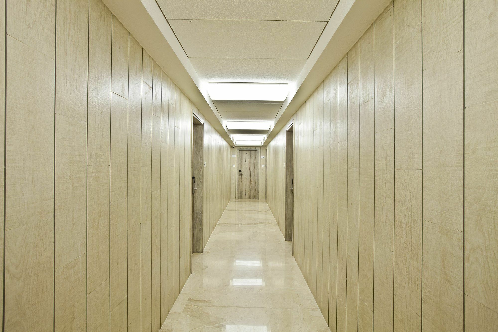 Scenaria Hotel Ahmedabad Bagian luar foto