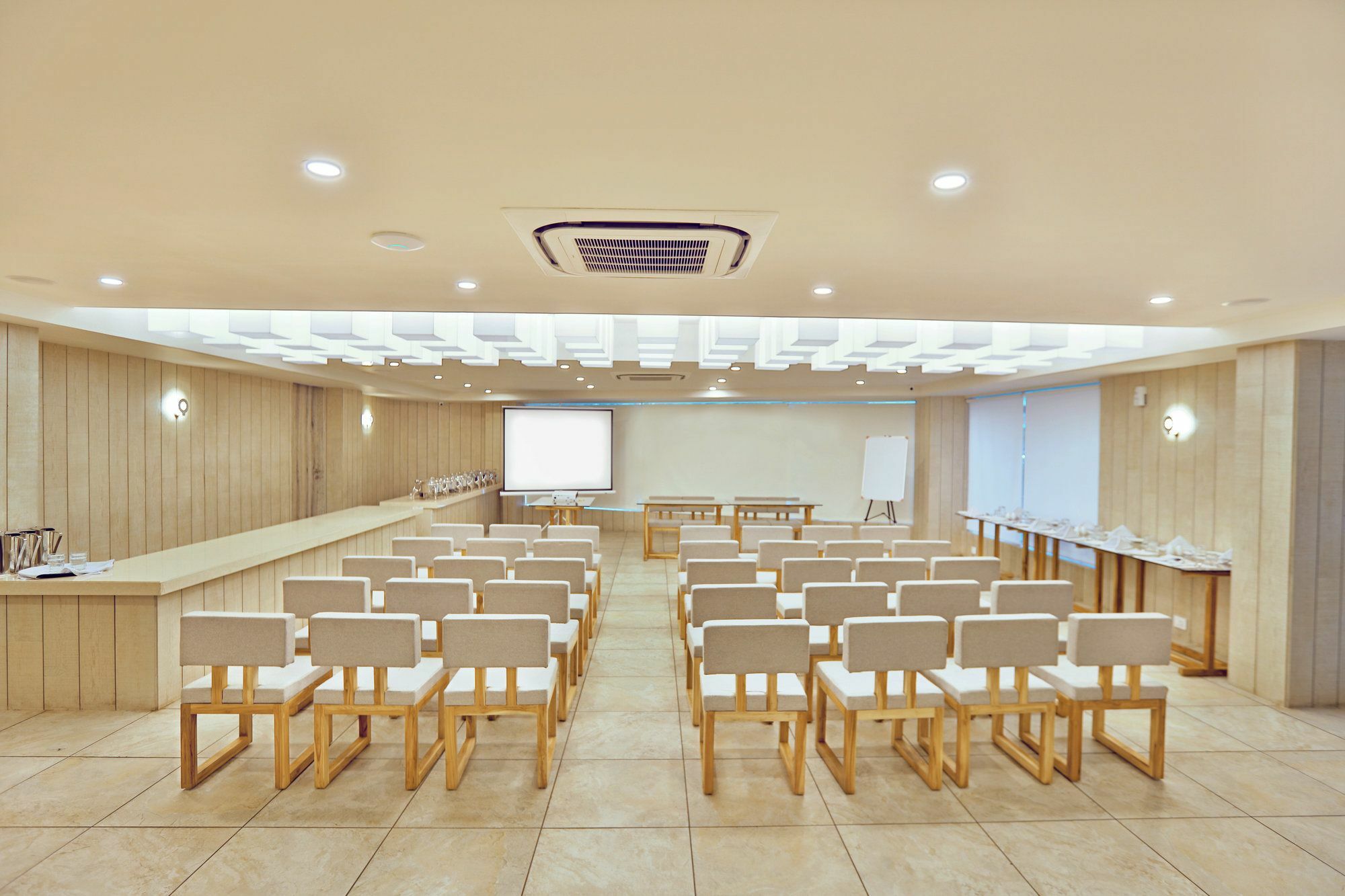 Scenaria Hotel Ahmedabad Bagian luar foto