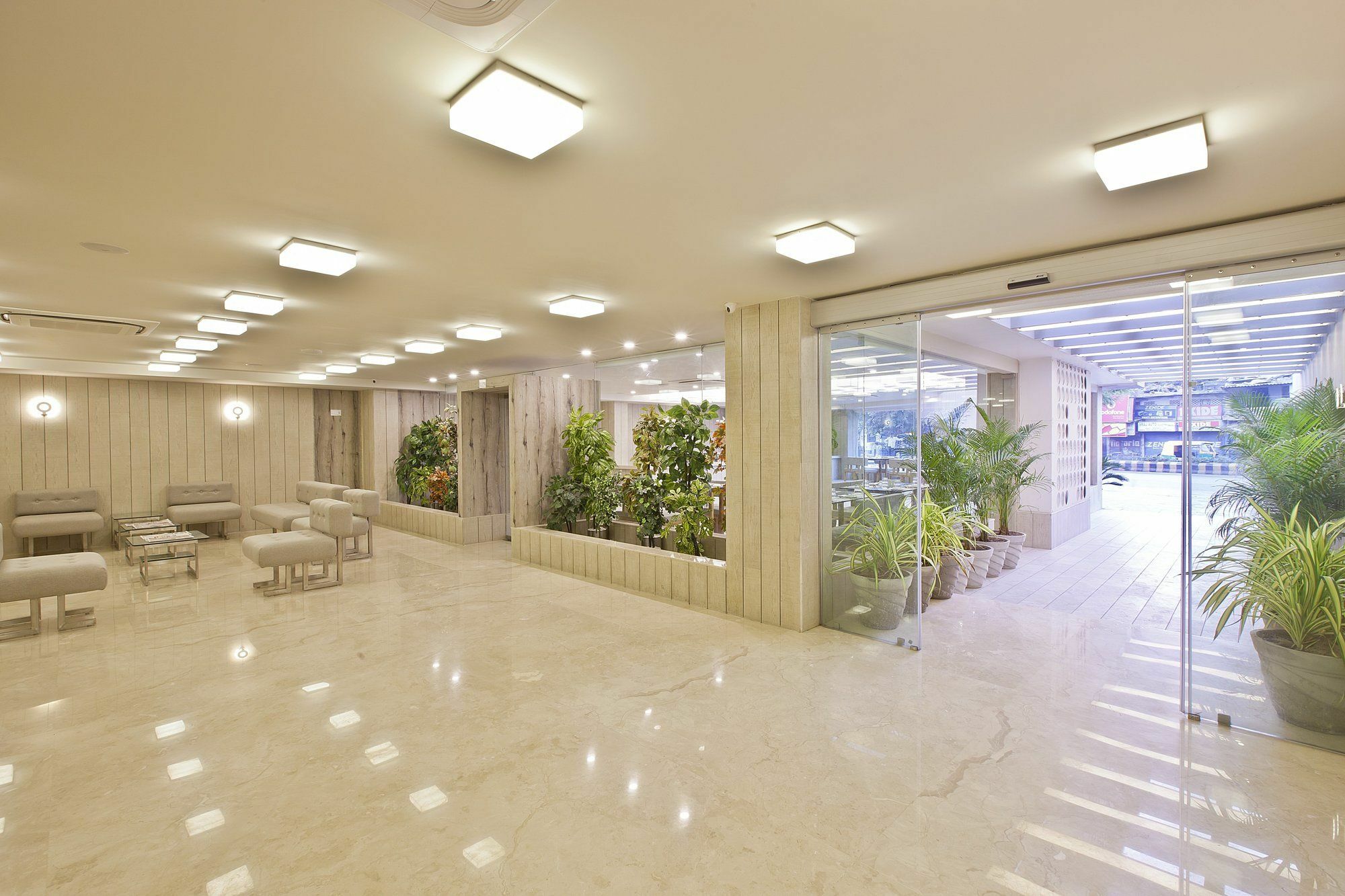 Scenaria Hotel Ahmedabad Bagian luar foto